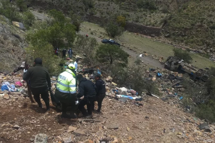 accidente autobús Bolivia barranco Potosí