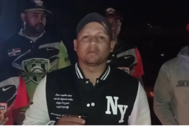 reclamo iluminación play sóftbol Constanza