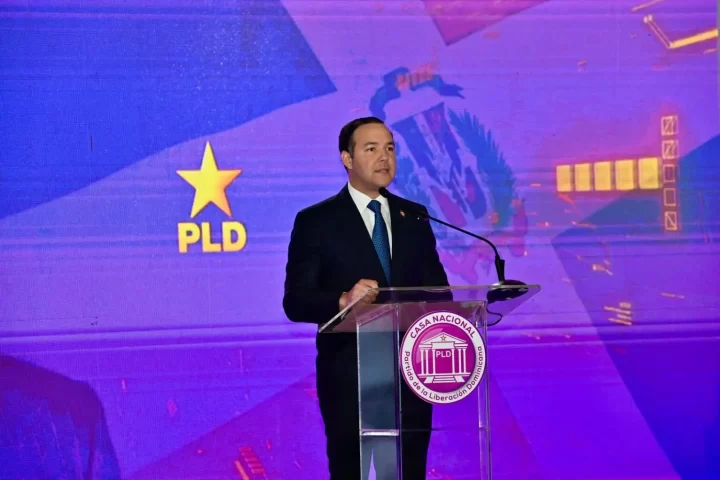 Críticas del PLD a Abinader