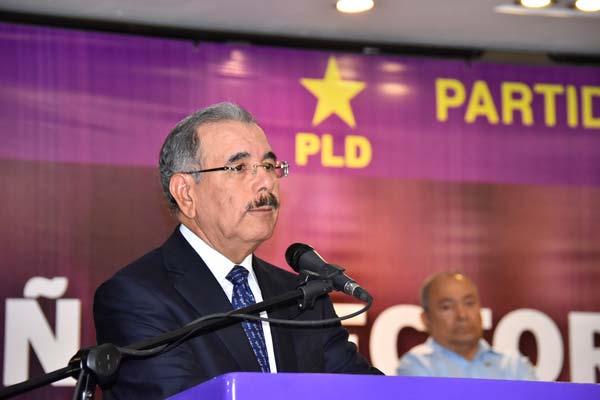 Danilo Medina critica Gobierno PRM sistema eléctrico