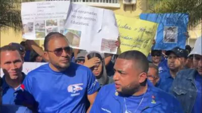 Protesta profesores Tenares construcción escuelas