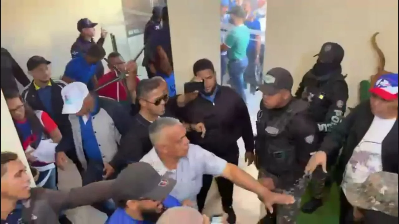 agresión policial a profesores en SFM