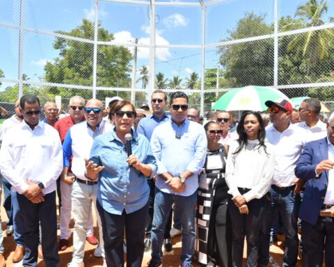 Play de Béisbol Carrera de Palmas