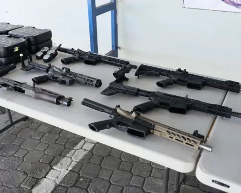 Segundo teniente Armada tráfico armas Baní
